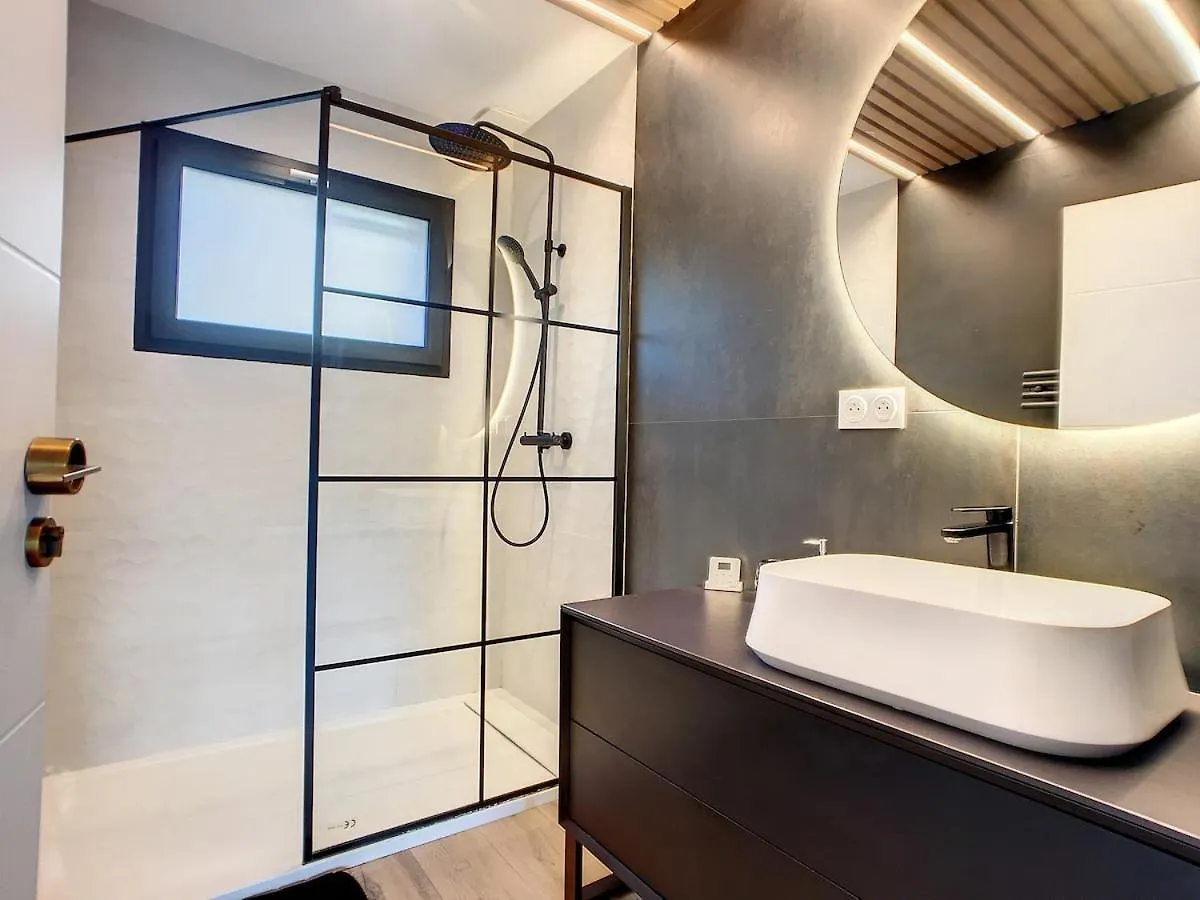 Apartment Modern 2 Bedroom House, Sleeps Up To 6 Saint-Didier-de-Formans