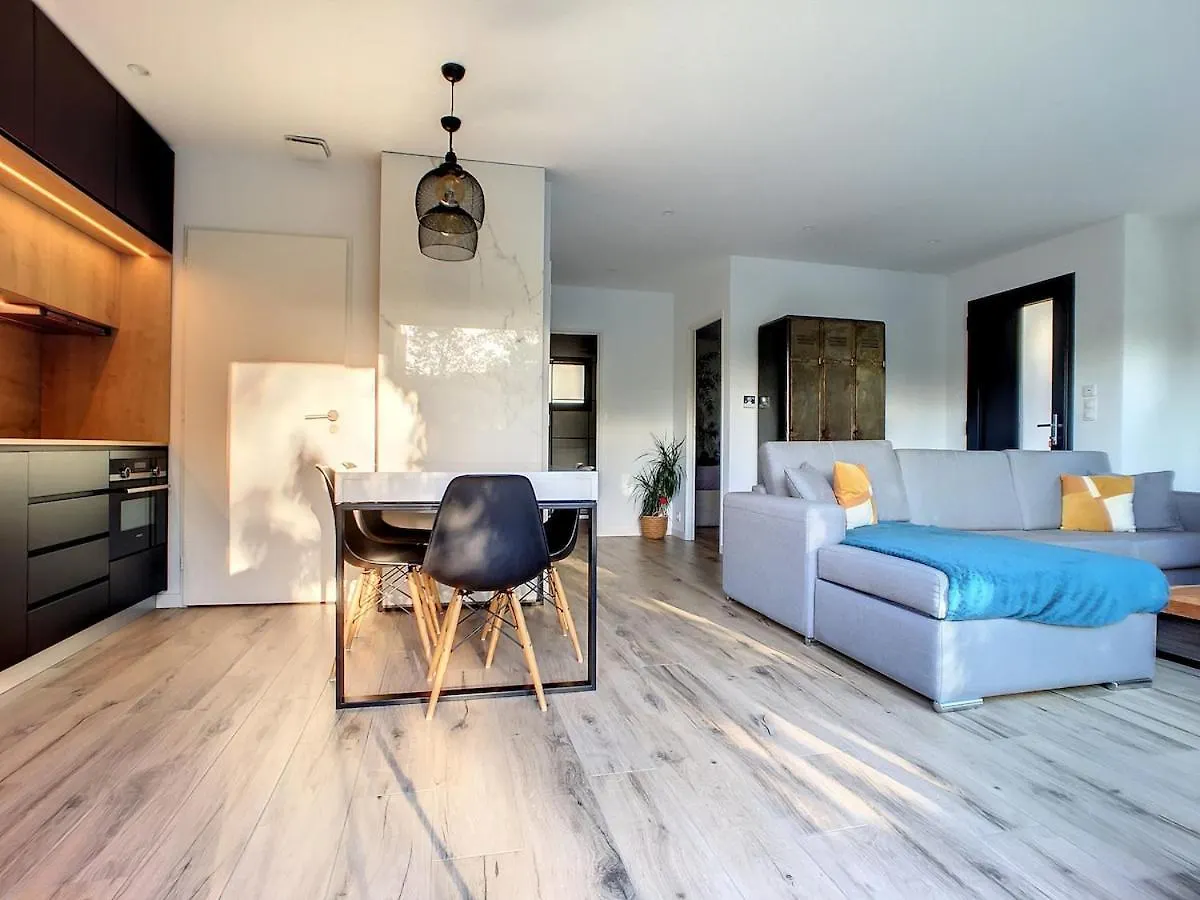 Modern 2 Bedroom House, Sleeps Up To 6 Saint-Didier-de-Formans France