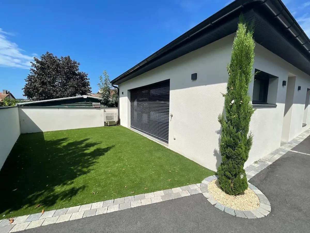 Modern 2 Bedroom House, Sleeps Up To 6 Saint-Didier-de-Formans