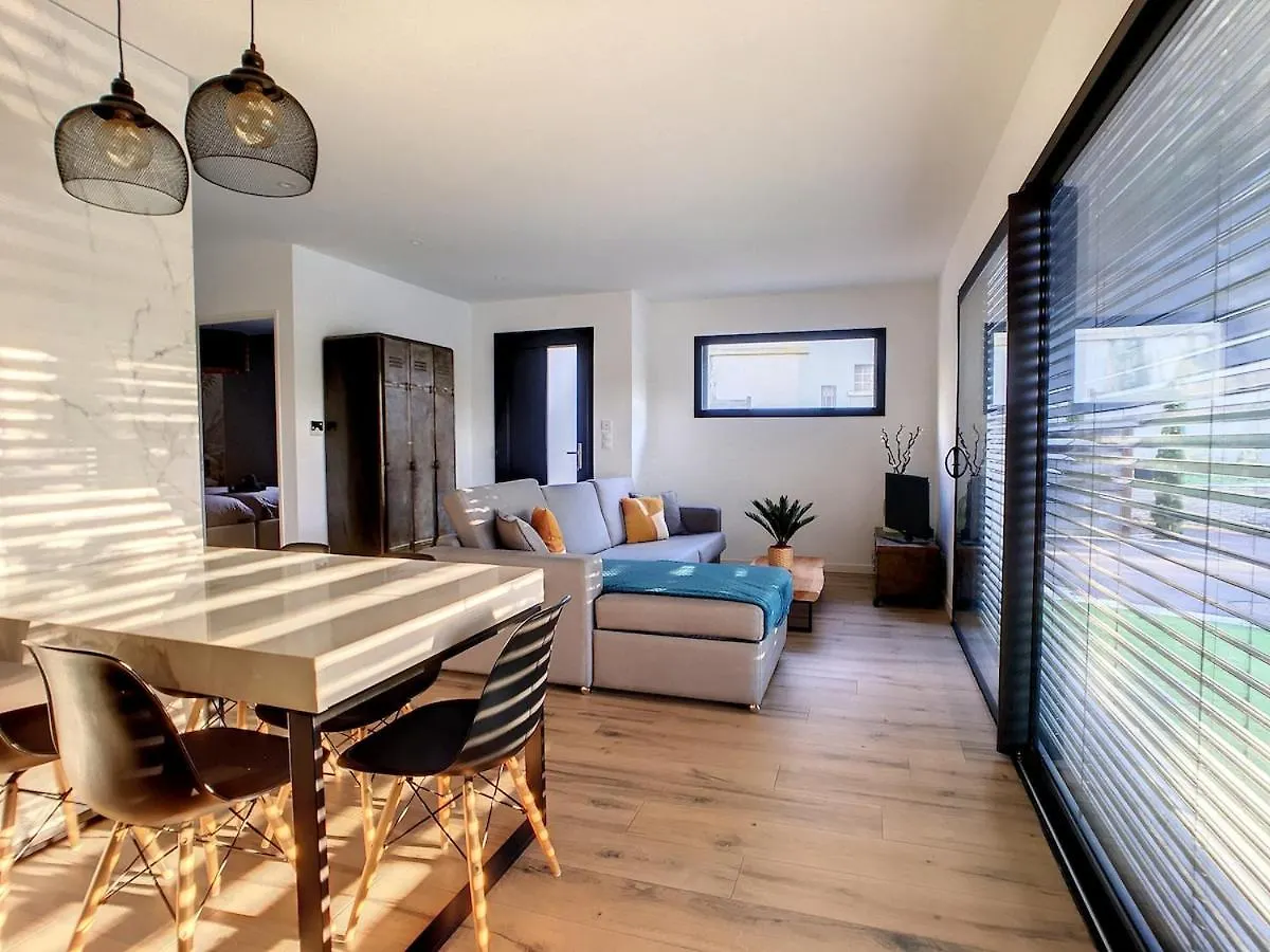 Modern 2 Bedroom House, Sleeps Up To 6 Saint-Didier-de-Formans