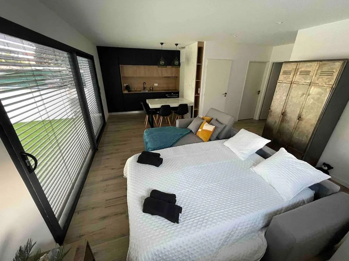 Apartment Modern 2 Bedroom House, Sleeps Up To 6 Saint-Didier-de-Formans