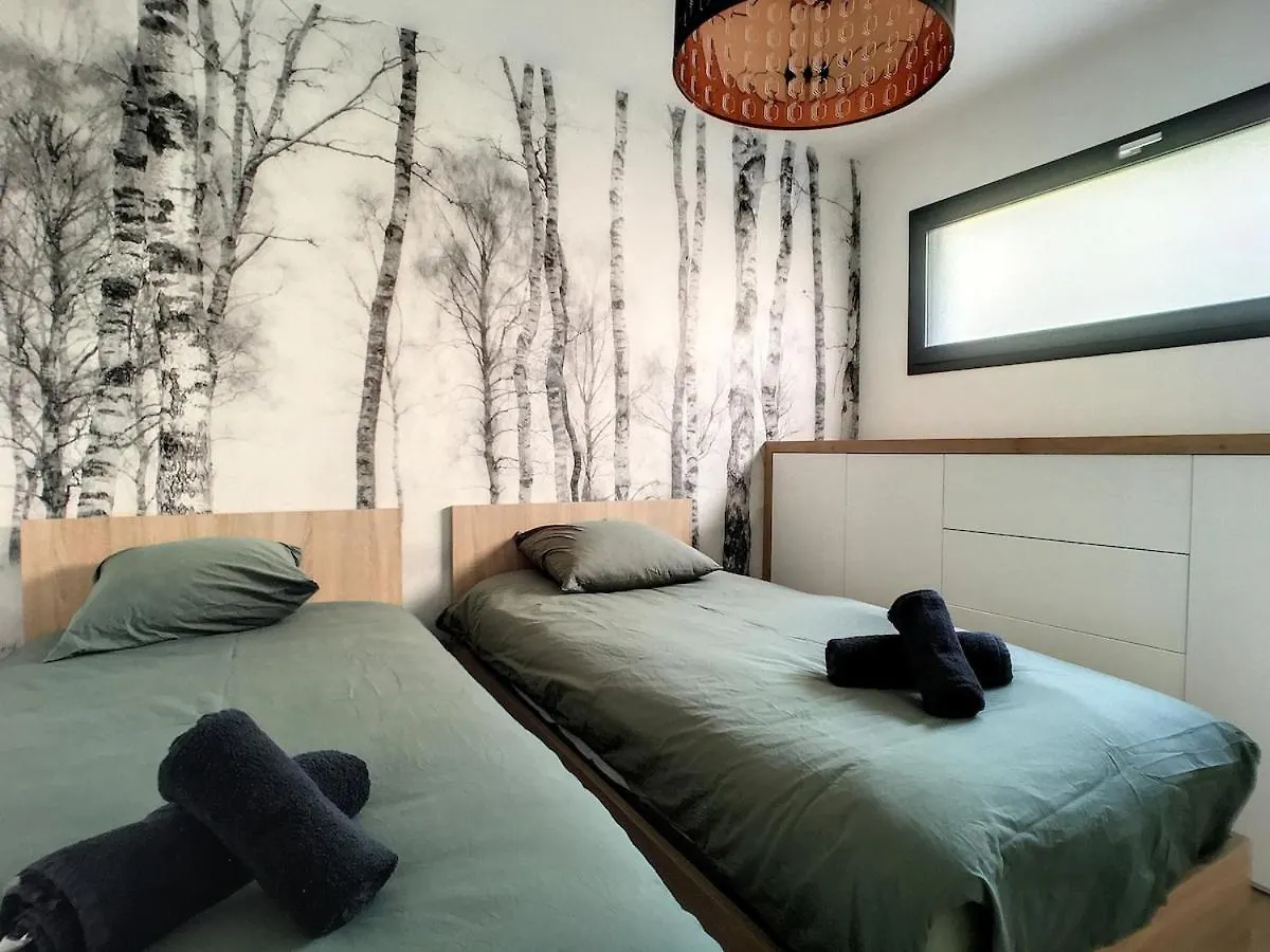 Modern 2 Bedroom House, Sleeps Up To 6 Saint-Didier-de-Formans 0*,